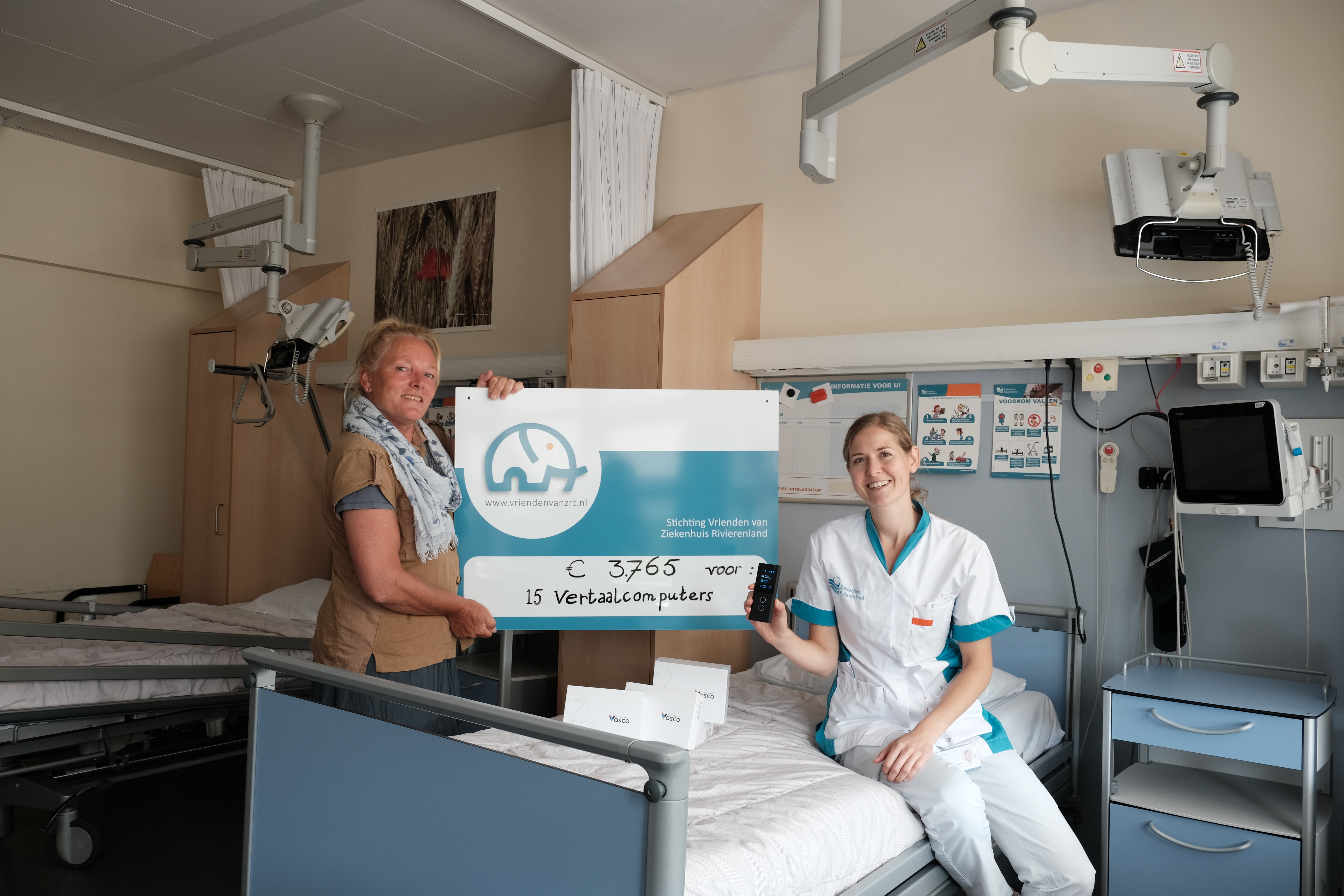 Uitreiking Cheque Voor Vertaalcomputers 6